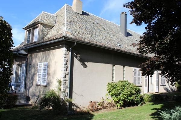 MAISON BOURGEOISE CENTRE-VILLE Mauriac (15200)