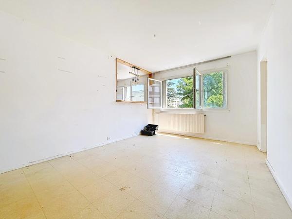 Spacieux appartement 3 pièces à rafraîchir
