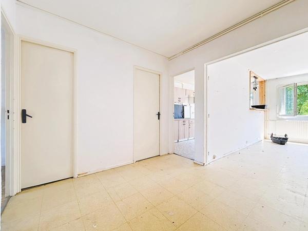Spacieux appartement 3 pièces à rafraîchir