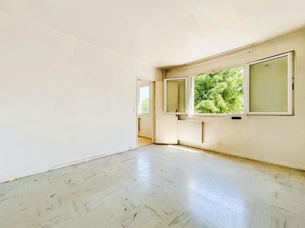 Spacieux appartement 3 pièces à rafraîchir