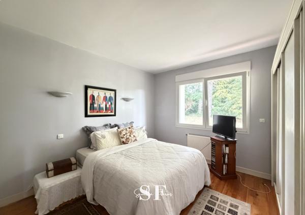 Maison 5 pièce(s) 4 chambre(s) 230 m²