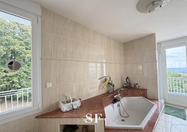 Maison 5 pièce(s) 4 chambre(s) 230 m²