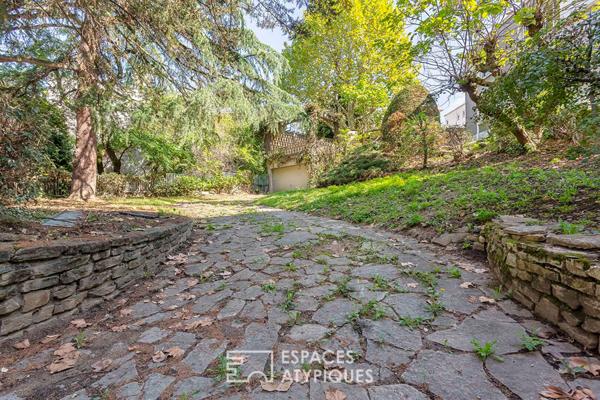 Maison familiale avec jardin et garage au pied du métro