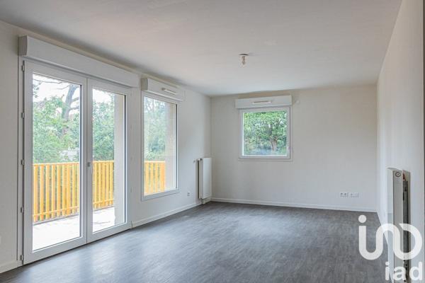 Appartement 3 pièces de 65 m² à Petit-Couronne (76650)