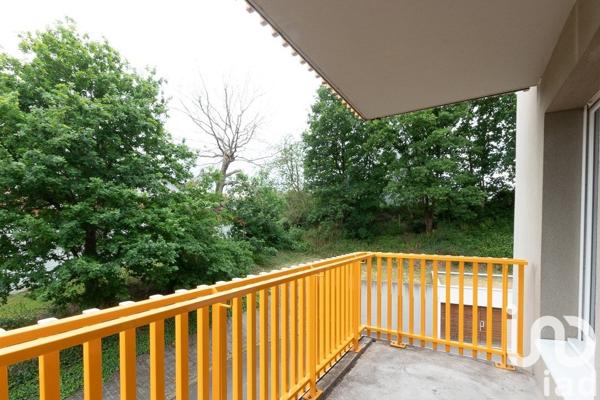 Appartement 3 pièces de 65 m² à Petit-Couronne (76650)