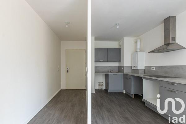 Appartement 3 pièces de 65 m² à Petit-Couronne (76650)
