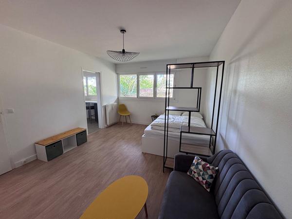 PALAISEAU STUDIO MEUBLÉ À LOUER