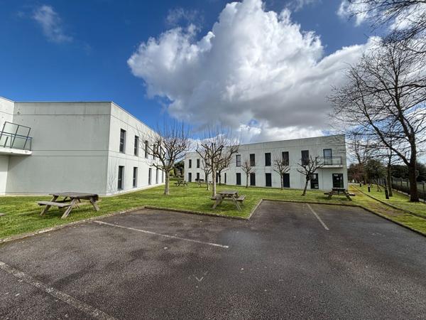 BUREAUX À LOUER-PARC DU VIEUX MOULIN