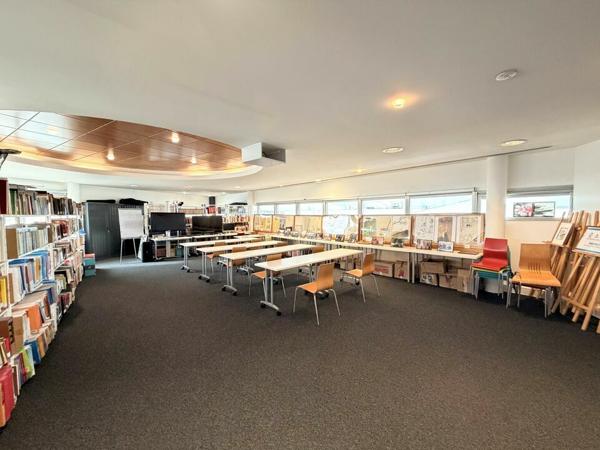 TECHNOPOLE DU FUTUROSCOPE - BUREAUX A LOUER 242m² - GRAND OPENSPACE AVEC TERRASSE PRIVATIVE