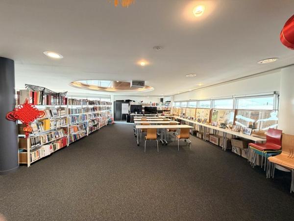 TECHNOPOLE DU FUTUROSCOPE - BUREAUX A LOUER 242m² - GRAND OPENSPACE AVEC TERRASSE PRIVATIVE