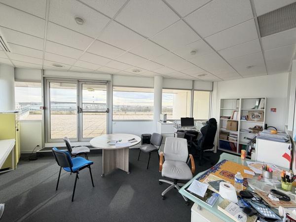 TECHNOPOLE DU FUTUROSCOPE - BUREAUX A LOUER 242m² - GRAND OPENSPACE AVEC TERRASSE PRIVATIVE