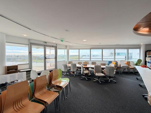 TECHNOPOLE DU FUTUROSCOPE - BUREAUX A LOUER 242m² - GRAND OPENSPACE AVEC TERRASSE PRIVATIVE