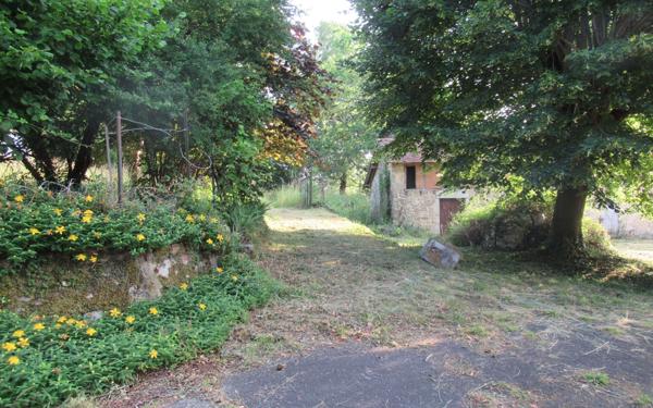 Maison à vendre    1 pièce • 331 m2 Bussière-Galant