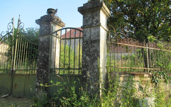 Maison à vendre    1 pièce • 331 m2 Bussière-Galant