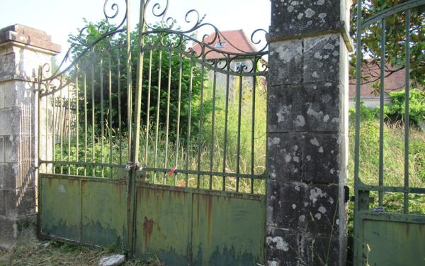 Maison à vendre    1 pièce • 331 m2 Bussière-Galant