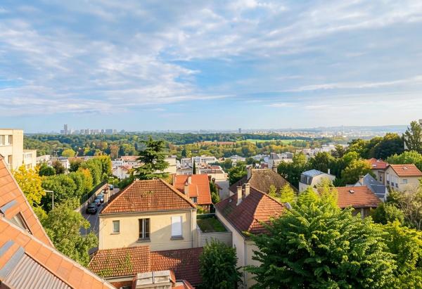 Immeuble indépendant avec terrasse en dernier étage, à louer