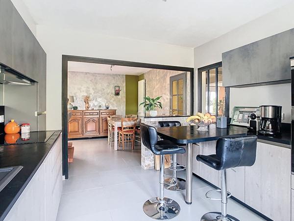 A vendre, maison en campagne du Lion-d'Angers et proche de Segré, avec quatre chambres et près de 6000m2 de terrain