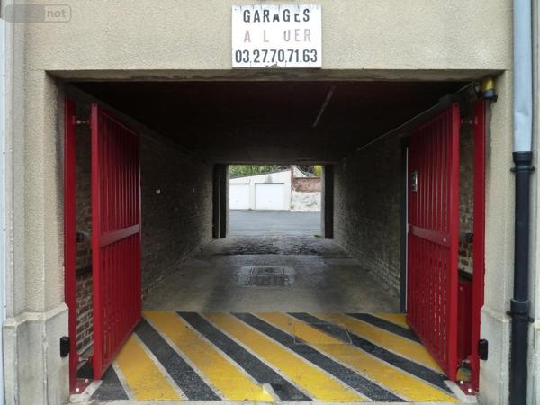 Garage - Parking à louer à Cambrai dans le Nord (59400), ref : 59083-L1545   
Centre-Ville