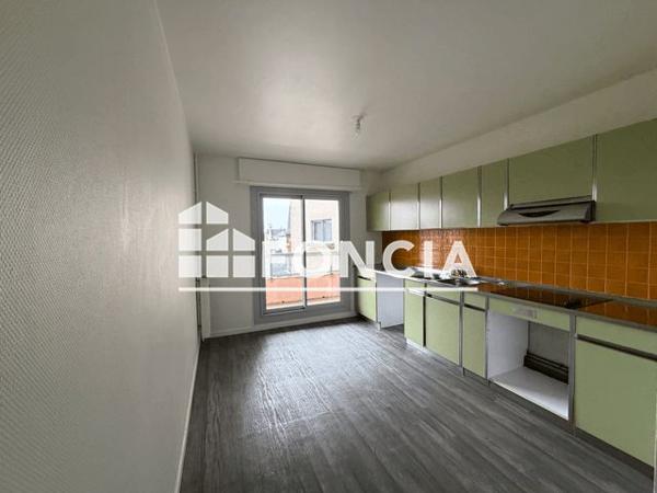 Location Appartement 4 pièces 92.55 m² - 55-59 RUE GABRIEL PERI Chartres 28000