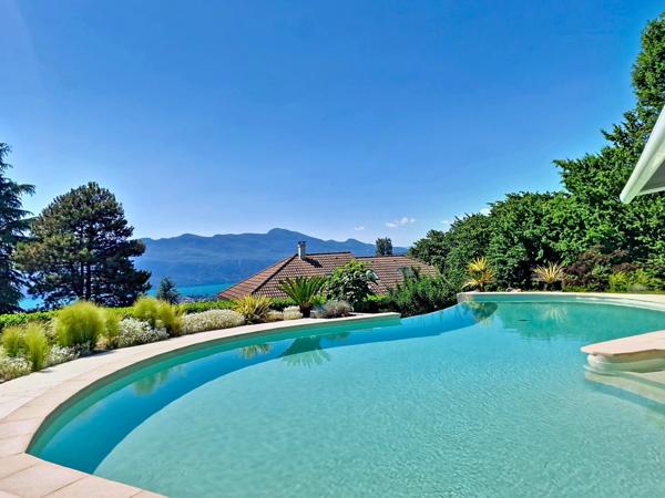 Villa d'exception avec vue lac, piscine et prestations haut de gamme