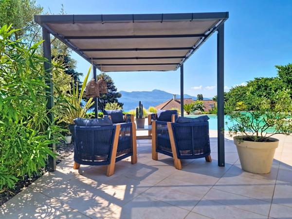 Villa d'exception avec vue lac, piscine et prestations haut de gamme