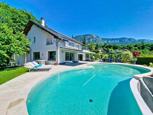 Villa d'exception avec vue lac, piscine et prestations haut de gamme