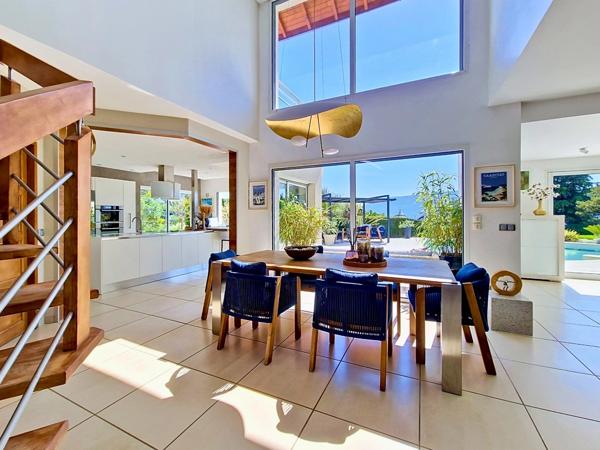 Villa d'exception avec vue lac, piscine et prestations haut de gamme