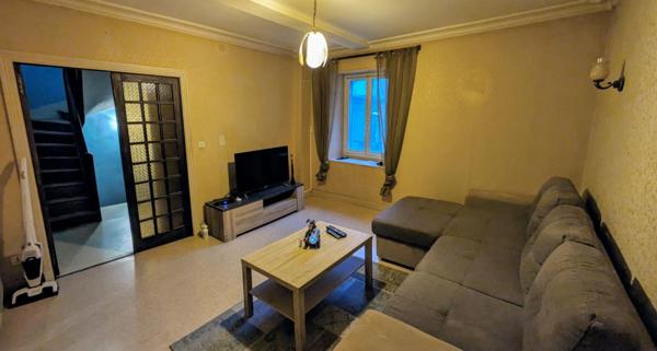 CENTRE VILLE BRASSAC - IMMEUBLE MIXTE APPARTEMENT T6  + FDC de BOULANGERIE