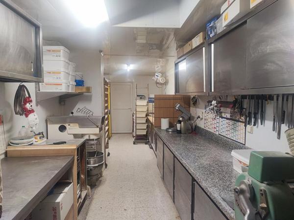 CENTRE VILLE BRASSAC - IMMEUBLE MIXTE APPARTEMENT T6  + FDC de BOULANGERIE