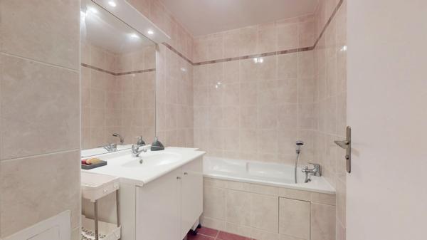 Dernier étage - Lumineux - Récent - Parking - Balcon - Salon 32m² - Appartement Chatenay Malabry 4 pièces 73.20 m2