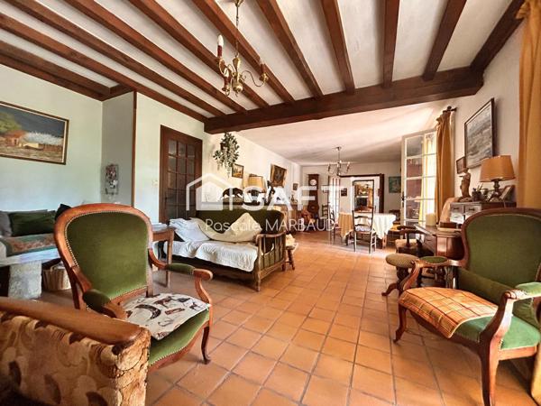 Villa avec piscine, sur 2165 m² clôturé, arboré, à l'abri des regards, au calme.