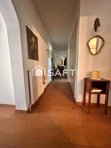 Villa avec piscine, sur 2165 m² clôturé, arboré, à l'abri des regards, au calme.