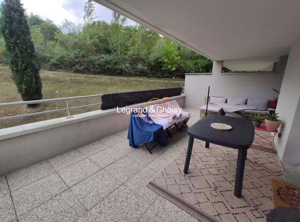 T3 piscine terrasse parking
