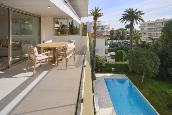 Cannes - Palm Beach : 4P rénové vue mer et piscine
