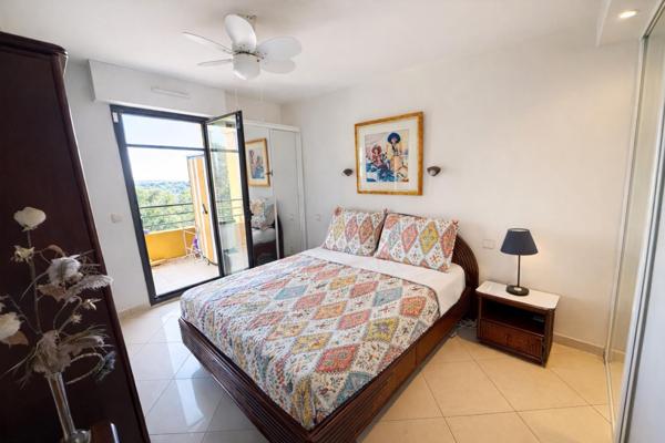 Saint-Raphaël – Superbe 2P dernier étage – Terrasse 21 m² plein sud – Résidence standing piscine – Garage