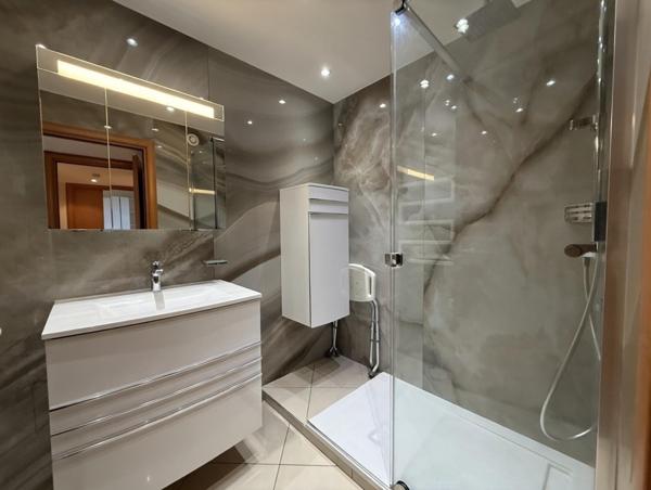 Saint-Raphaël – Superbe 2P dernier étage – Terrasse 21 m² plein sud – Résidence standing piscine – Garage