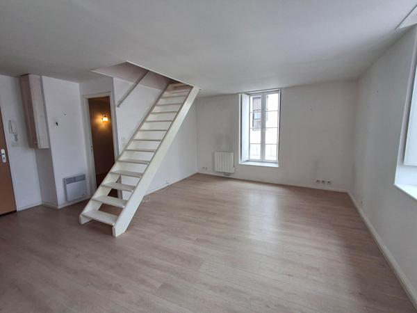 LA ROCHELLE CENTRE - APPARTEMENT DUPLEX AVEC GARAGE ASCENSEUR Location vide La rochelle