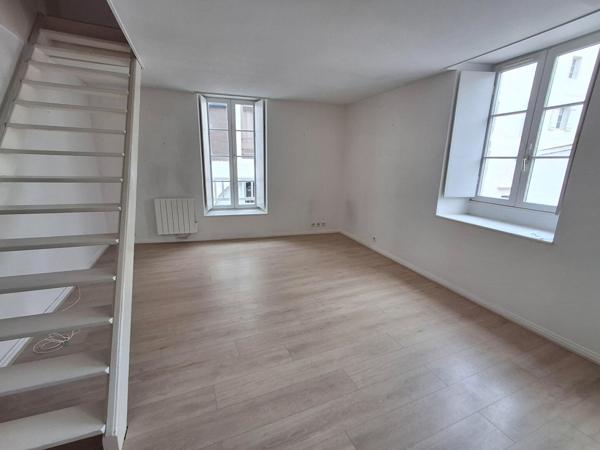 LA ROCHELLE CENTRE - APPARTEMENT DUPLEX AVEC GARAGE ASCENSEUR Location vide La rochelle