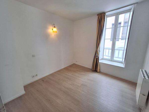 LA ROCHELLE CENTRE - APPARTEMENT DUPLEX AVEC GARAGE ASCENSEUR Location vide La rochelle