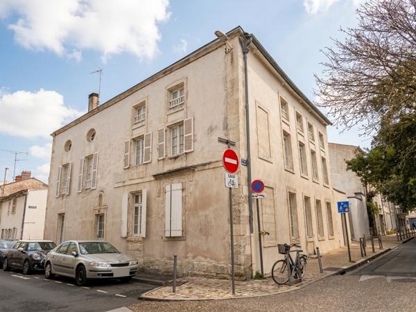 LA ROCHELLE CENTRE - APPARTEMENT DUPLEX AVEC GARAGE ASCENSEUR Location vide La rochelle