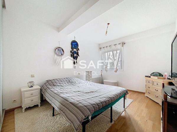 Charmant appartement RDC, 1 chambre, terrasse et parkings