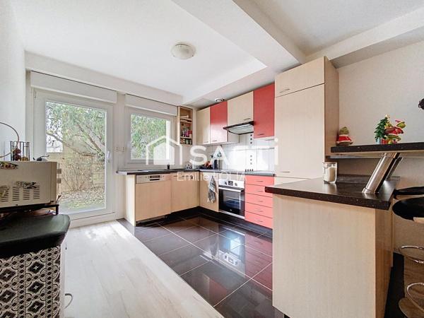 Charmant appartement RDC, 1 chambre, terrasse et parkings