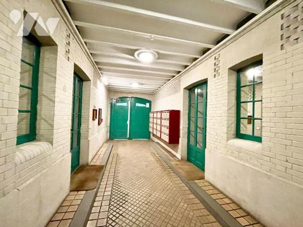 Au 3ᵉ étage avec ascenseur d'un bel immeuble ancien, appartement de 40,42 m² offrant le c...