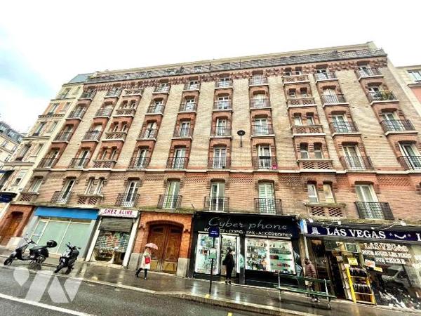 Au 3ᵉ étage avec ascenseur d'un bel immeuble ancien, appartement de 40,42 m² offrant le c...