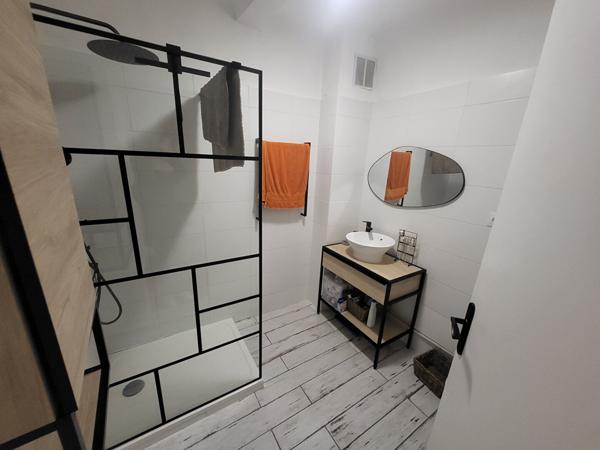 A VENDRE 83170 TOURVES MAISON DE VILLAGE T3/4 DE 130 M2 CAVE