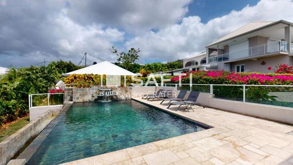 Duplex, vue mer panoramique, rocher du Diamant, femme couchée