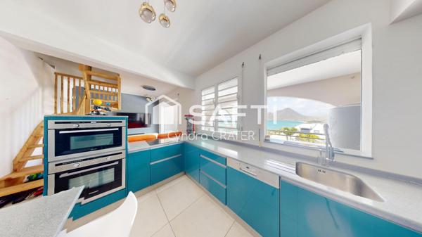 Duplex, vue mer panoramique, rocher du Diamant, femme couchée