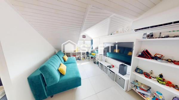 Duplex, vue mer panoramique, rocher du Diamant, femme couchée