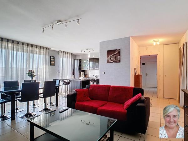 En parfait état, avec grand balcon à vivre