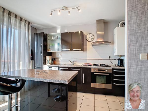 En parfait état, avec grand balcon à vivre